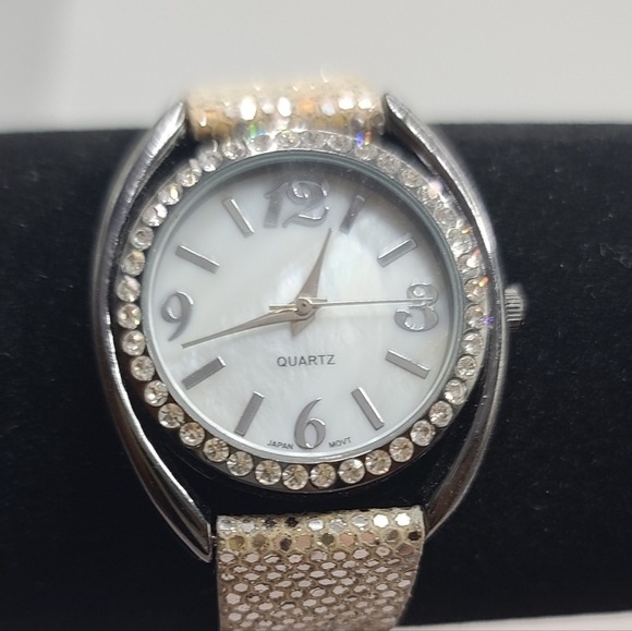 Women's Quartz Sparkly Crystal Accent Watch - Picture 2 of 6